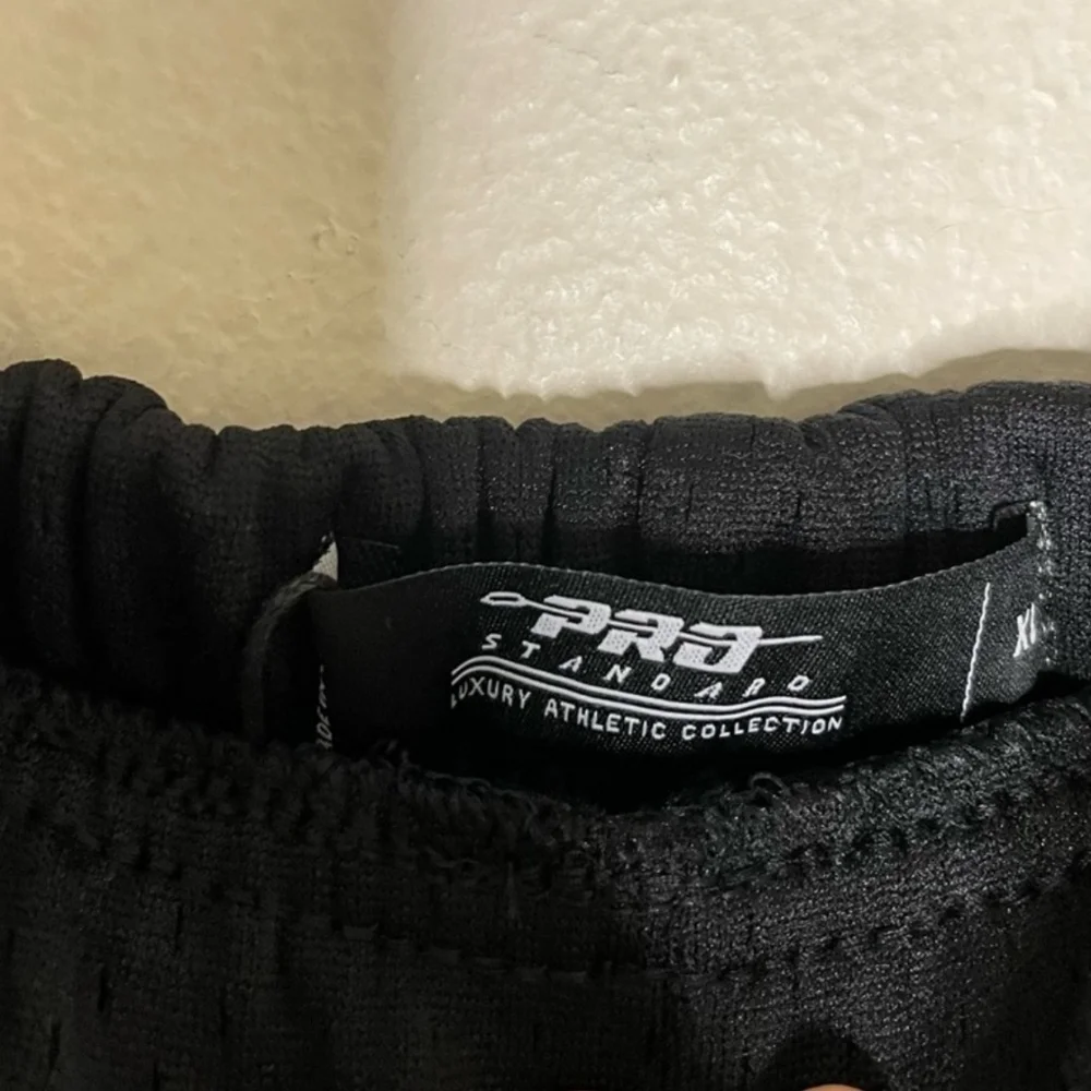 Pro Standard LA Lakers Mesh Shorts - Picture 5 of 5